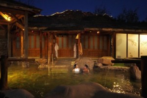 暖汤映长城 | 千架无人机共绘古北水镇冬日逸时光