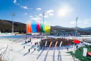 京张青少年冰雪运动推广普及暨京张青少年冰雪文化交流嘉年华盛大开启